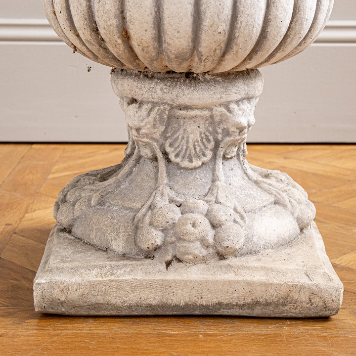 Pair Of Decorative Italian Garden Urns In Reconstituted Stone, Circa Mid 1900's - La Maison London