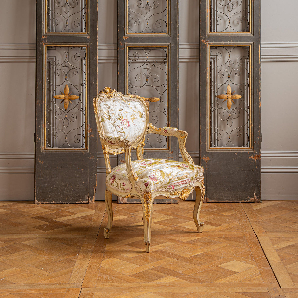 19th Century Italian Carved Gilt-wood Salon Suite - Sofa, Chairs & Footstools - La Maison London