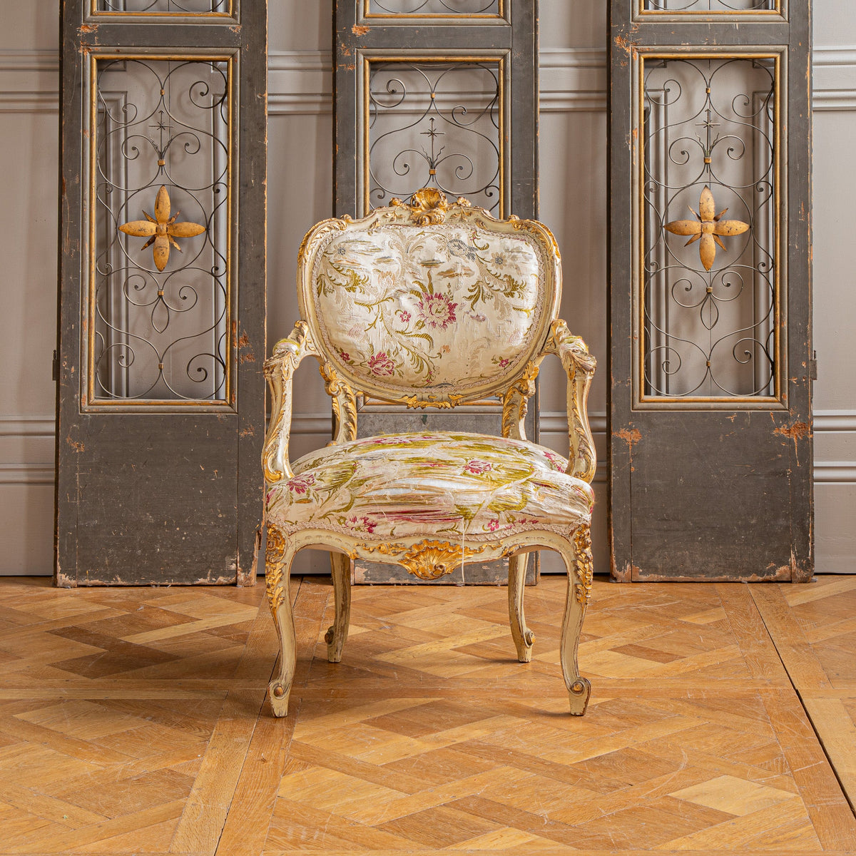 19th Century Italian Carved Gilt-wood Salon Suite - Sofa, Chairs & Footstools - La Maison London