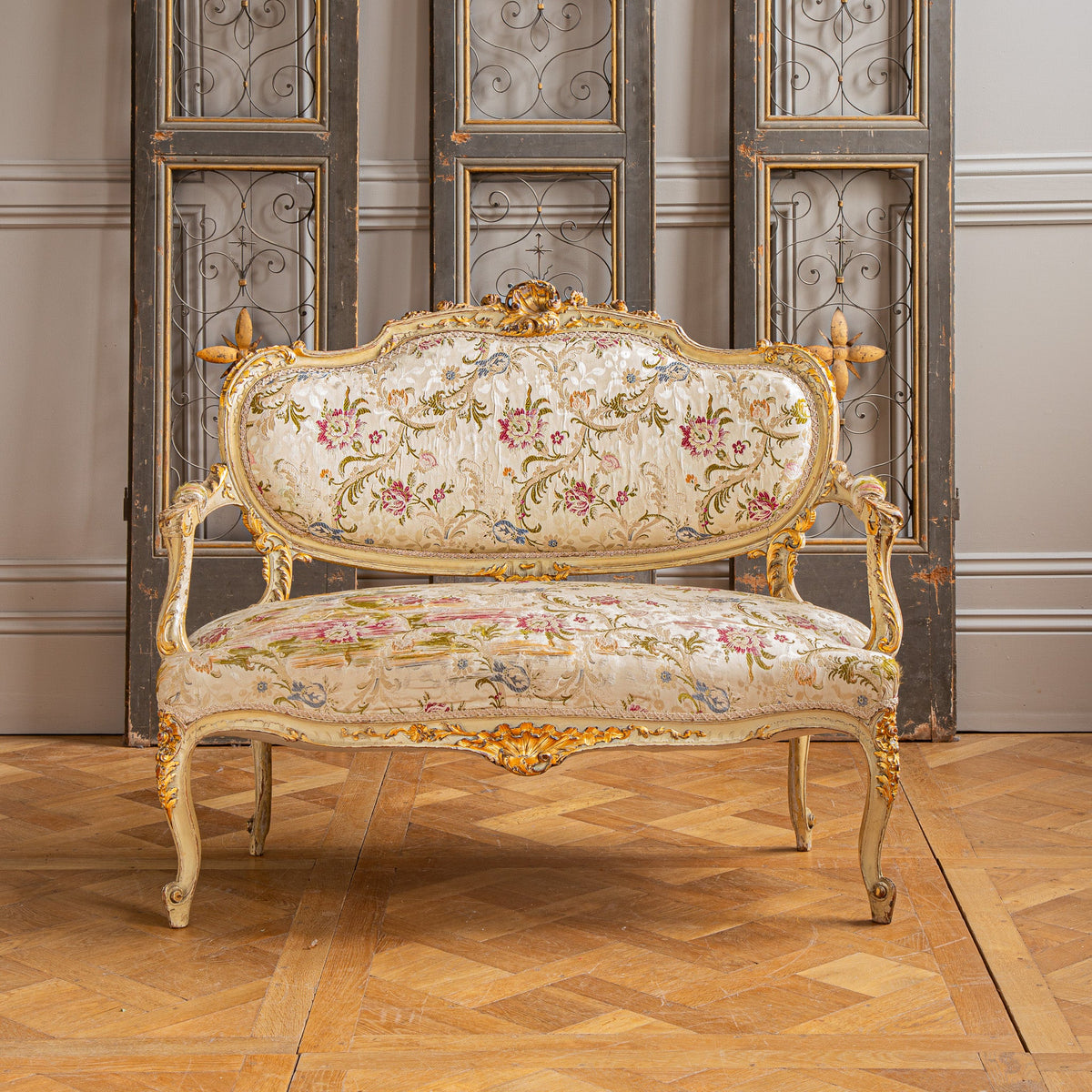 19th Century Italian Carved Gilt-wood Salon Suite - Sofa, Chairs & Footstools - La Maison London