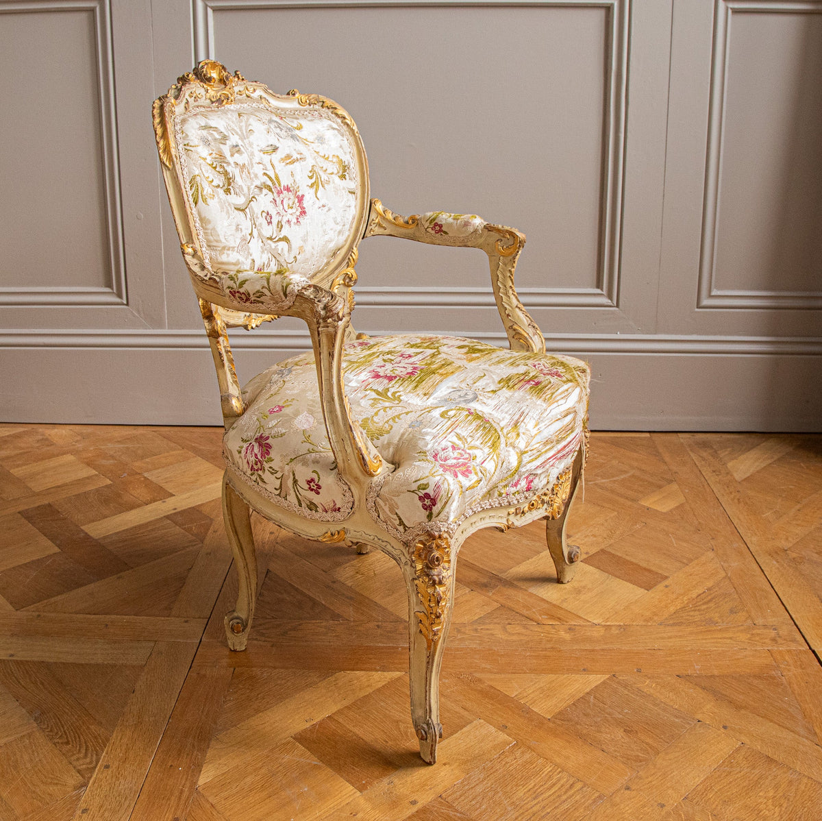 19th Century Italian Carved Gilt-wood Salon Suite - Sofa, Chairs & Footstools - La Maison London