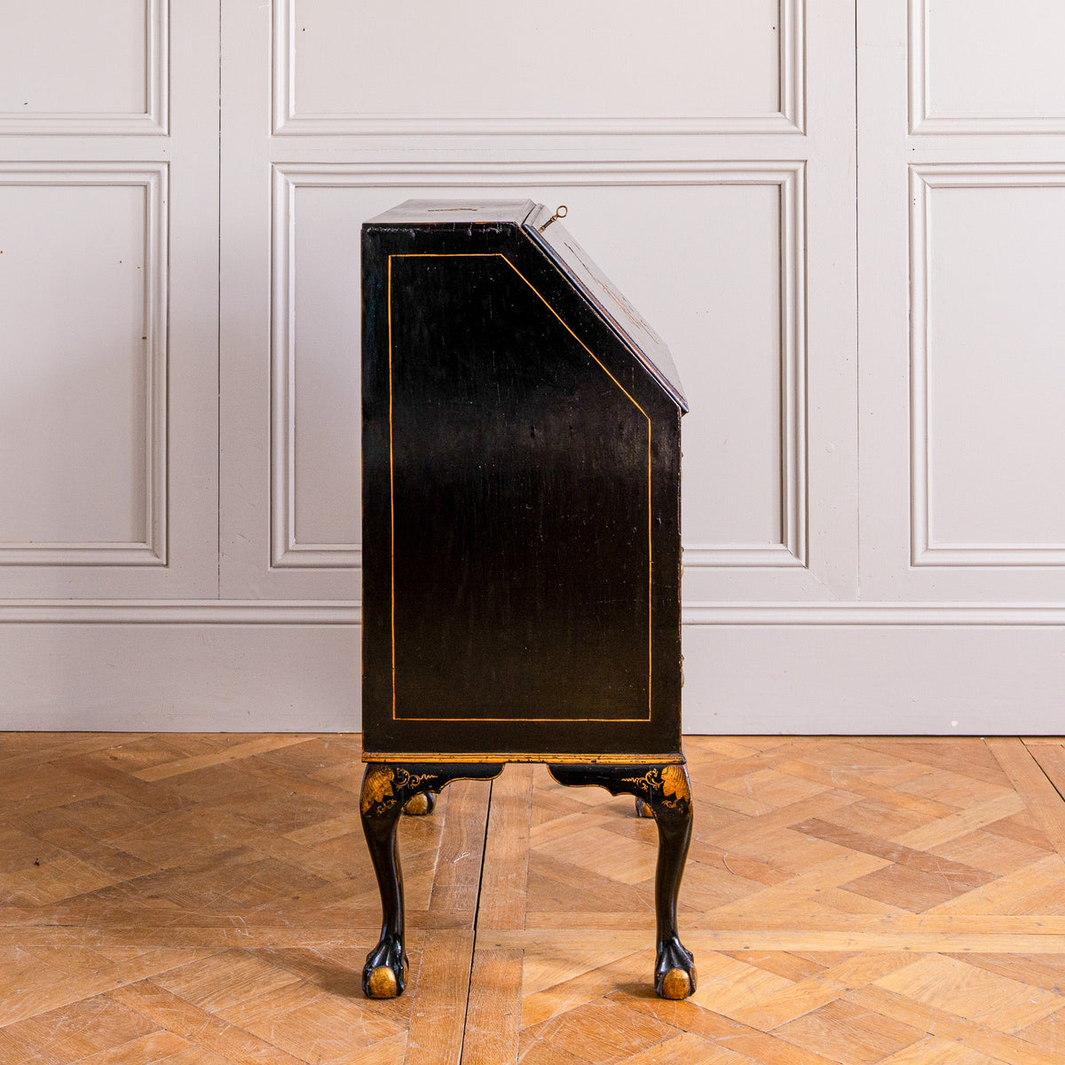 Early 20th-Century Black Japanned Gilt Chinoiserie Bureau - La Maison London