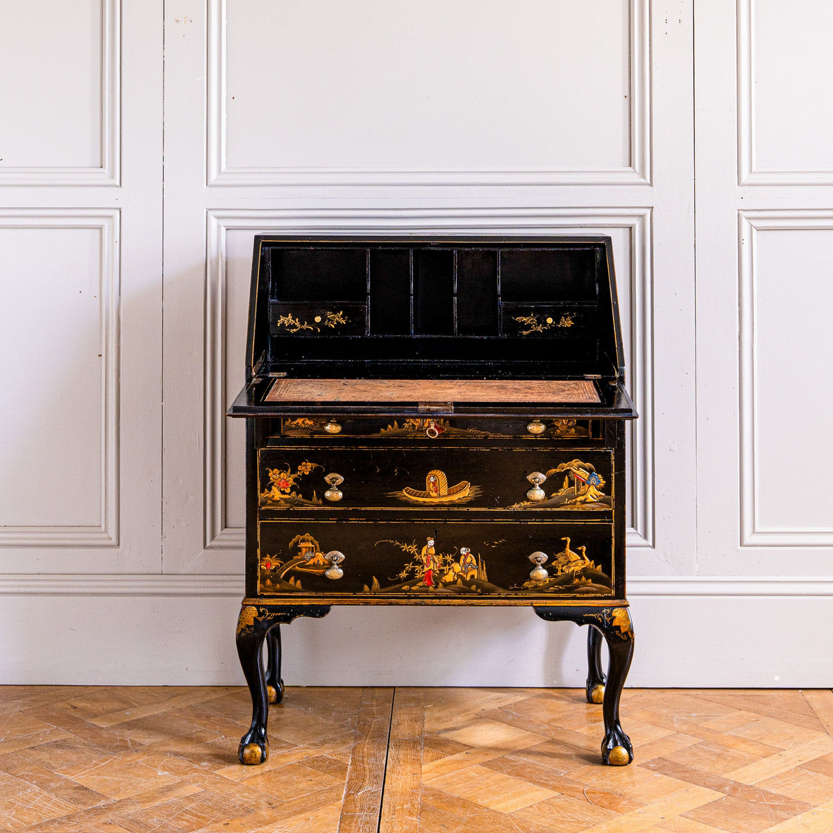 Early 20th-Century Black Japanned Gilt Chinoiserie Bureau - La Maison London