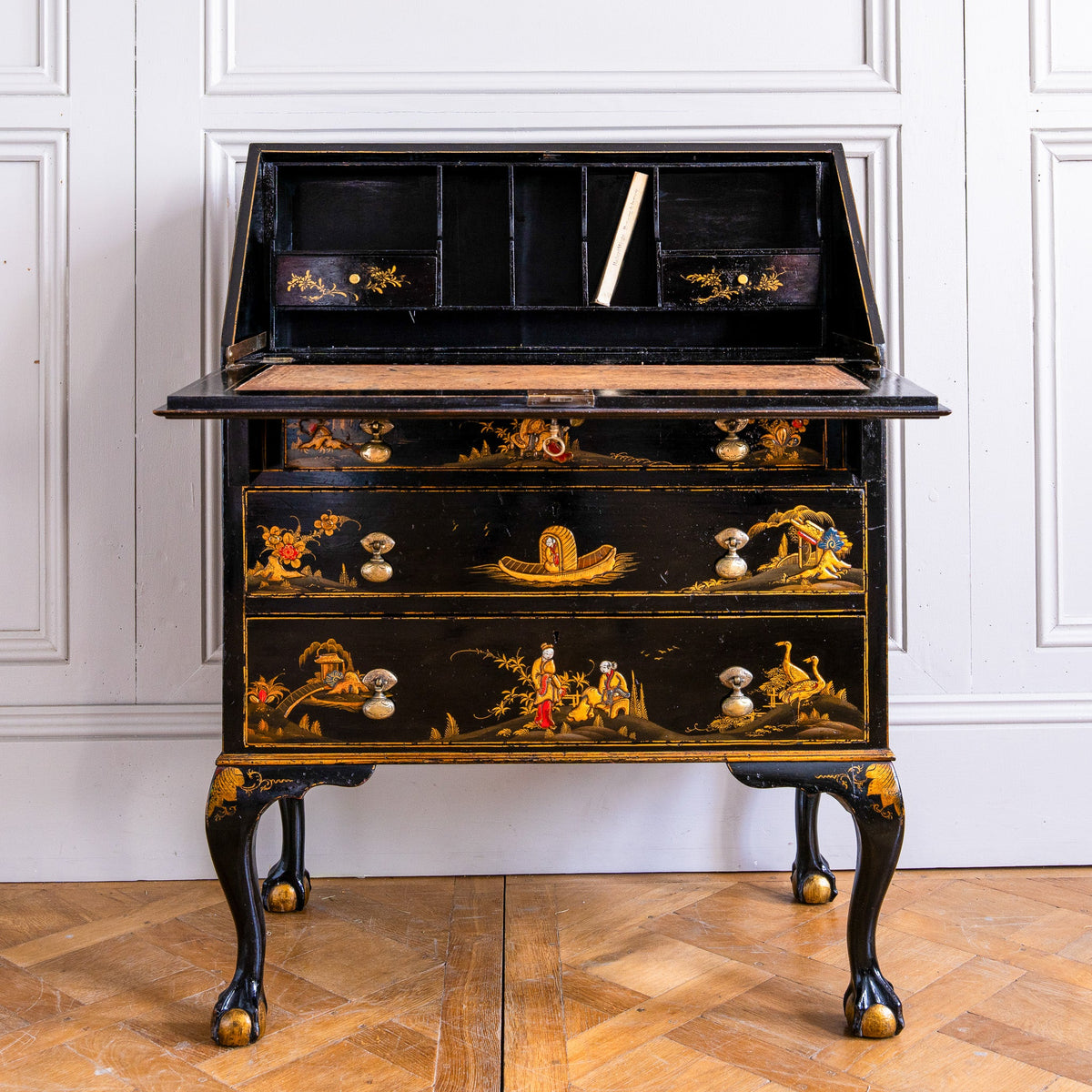 Early 20th-Century Black Japanned Gilt Chinoiserie Bureau - La Maison London