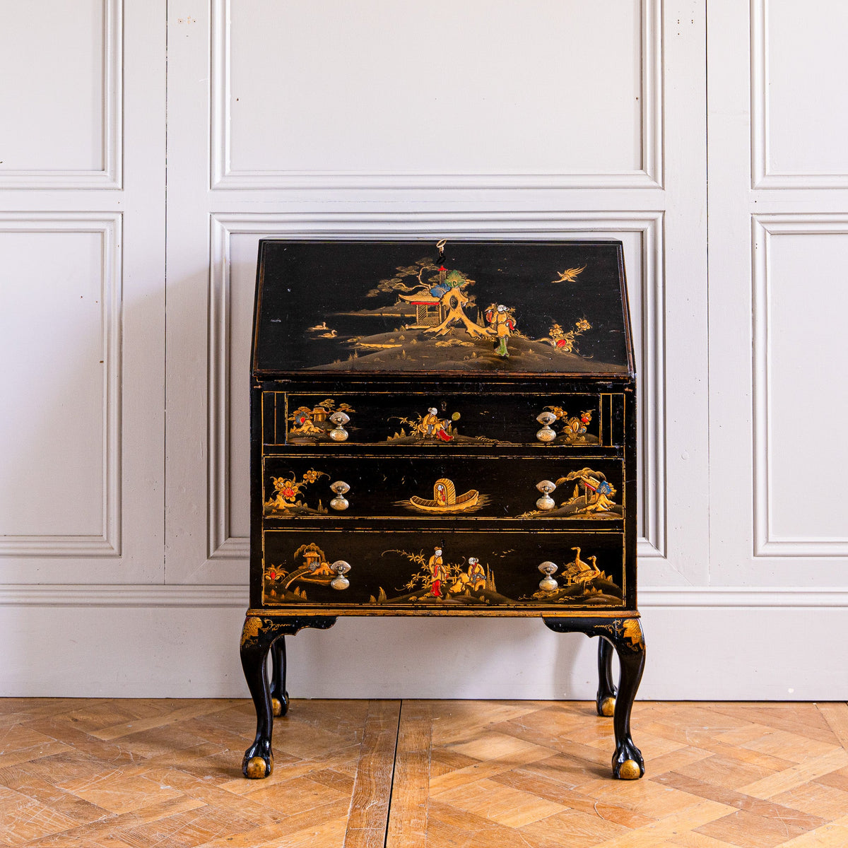 Early 20th-Century Black Japanned Gilt Chinoiserie Bureau - La Maison London