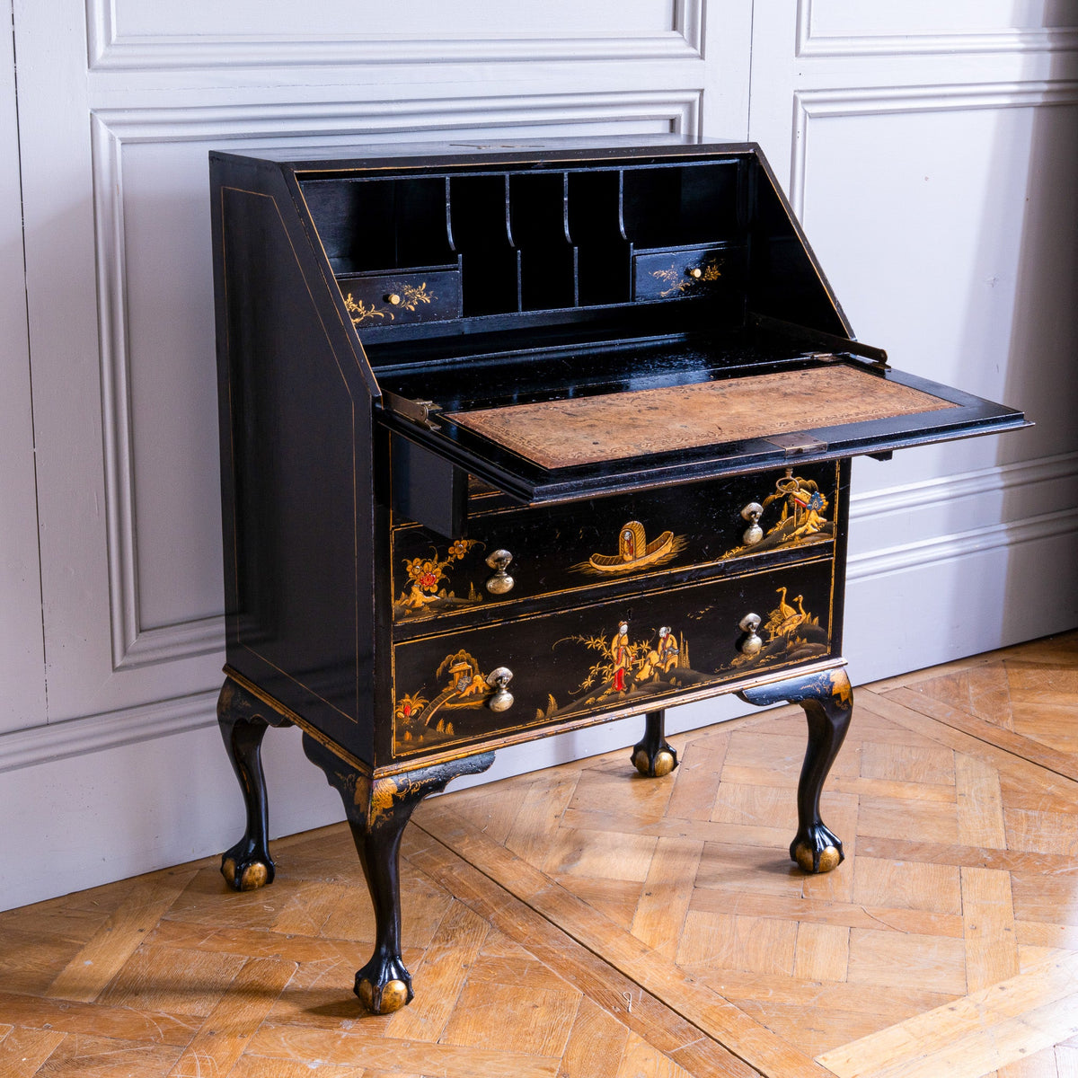 Early 20th-Century Black Japanned Gilt Chinoiserie Bureau - La Maison London