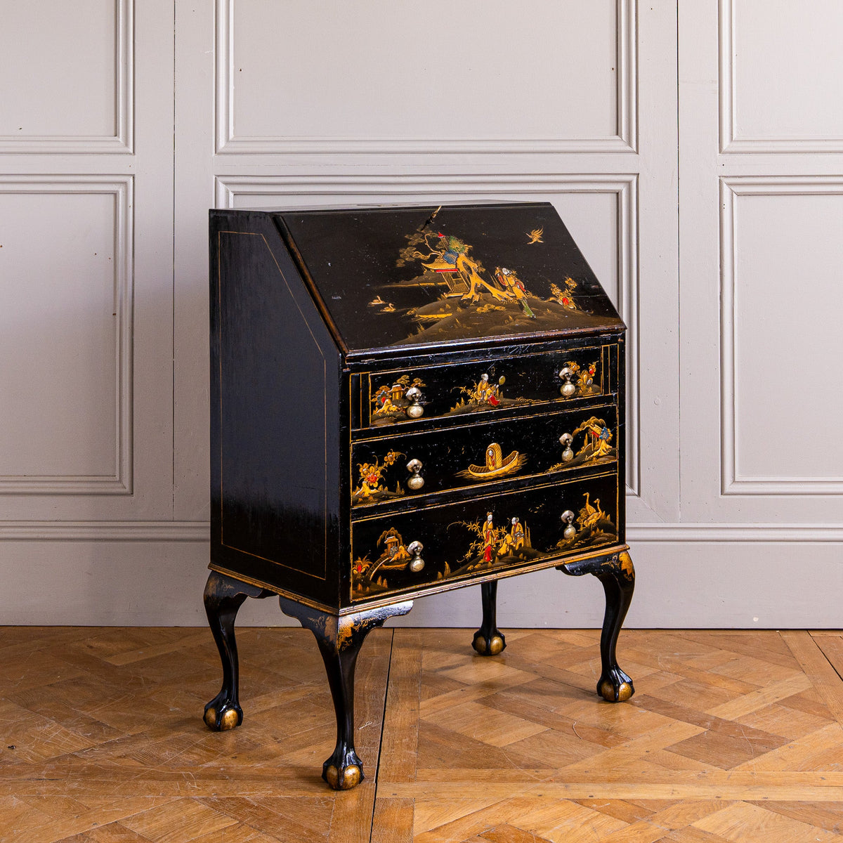Early 20th-Century Black Japanned Gilt Chinoiserie Bureau - La Maison London