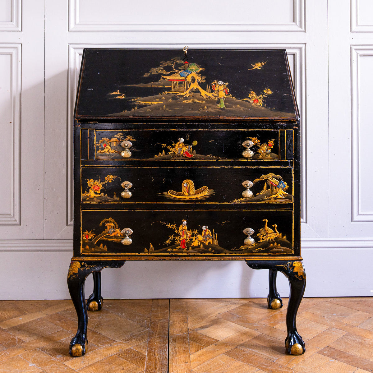 Early 20th-Century Black Japanned Gilt Chinoiserie Bureau - La Maison London
