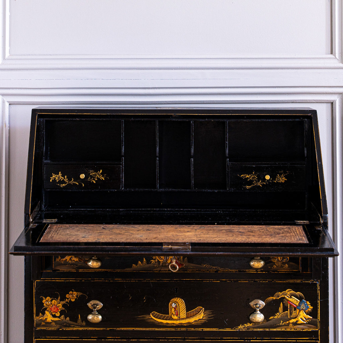 Early 20th-Century Black Japanned Gilt Chinoiserie Bureau - La Maison London