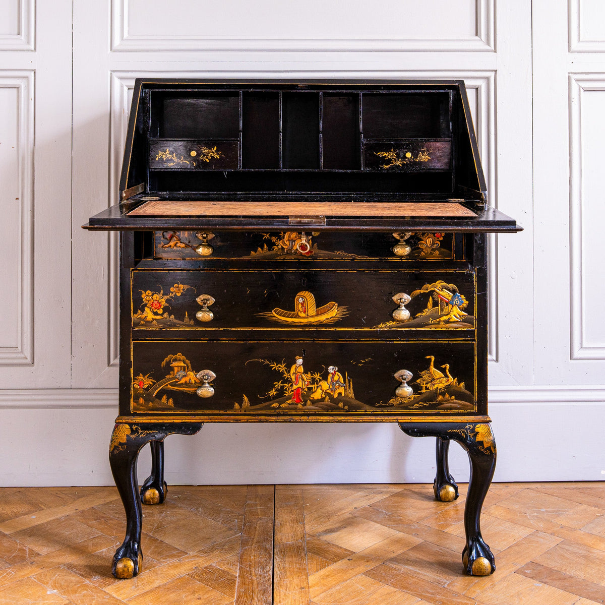Early 20th-Century Black Japanned Gilt Chinoiserie Bureau - La Maison London