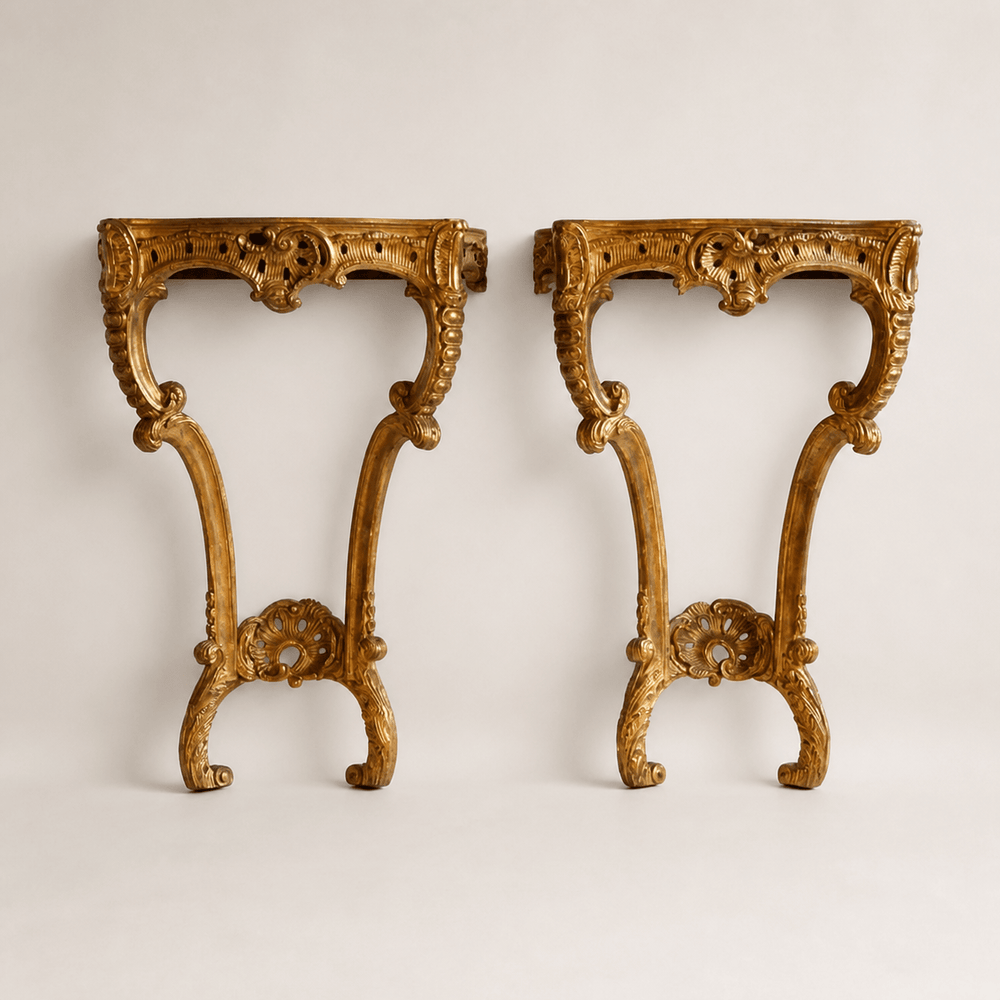 Consoles en bois doré de style rococo sculptées à la main