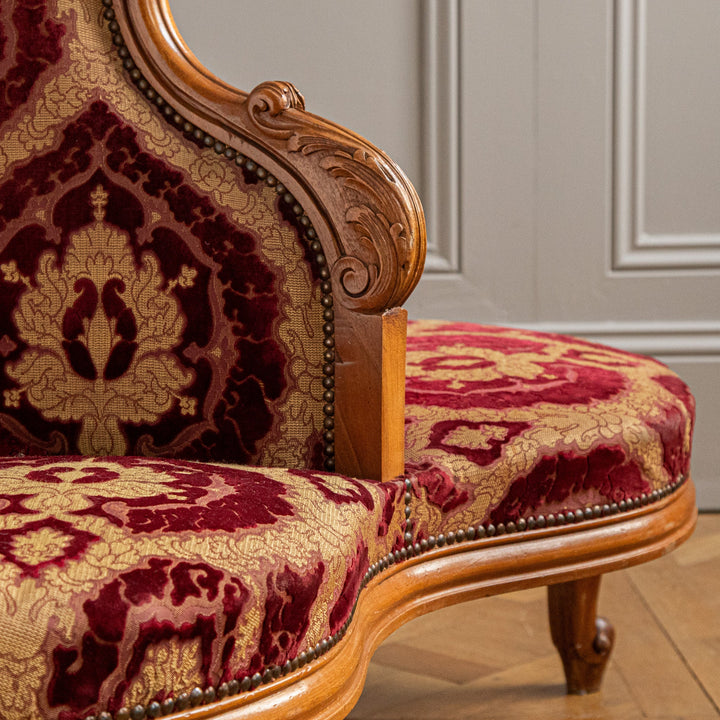 Italian Louis XV Style Three-Seater Confidente Sofa In Walnut Wood, Circa early 1900's - La Maison London
