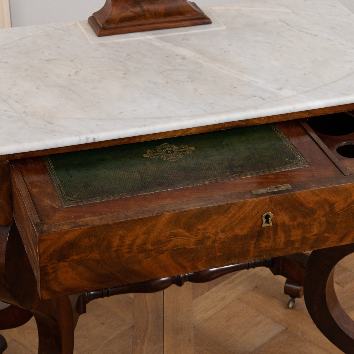 Mahogany Dressing Table /Vanity Table from the Early 19th Century - La Maison London