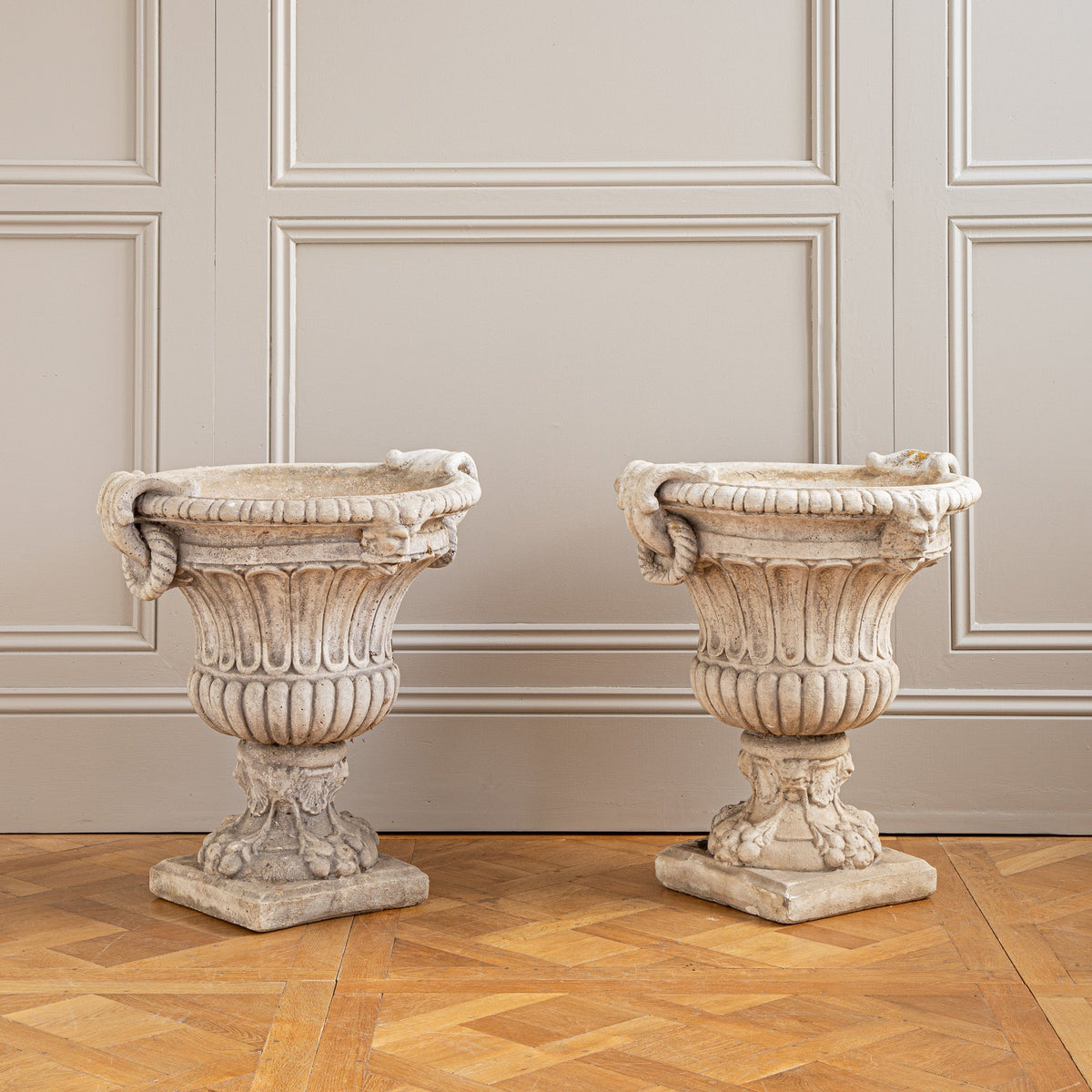 Pair Of Decorative Italian Garden Urns In Reconstituted Stone, Circa Mid 1900's - La Maison London