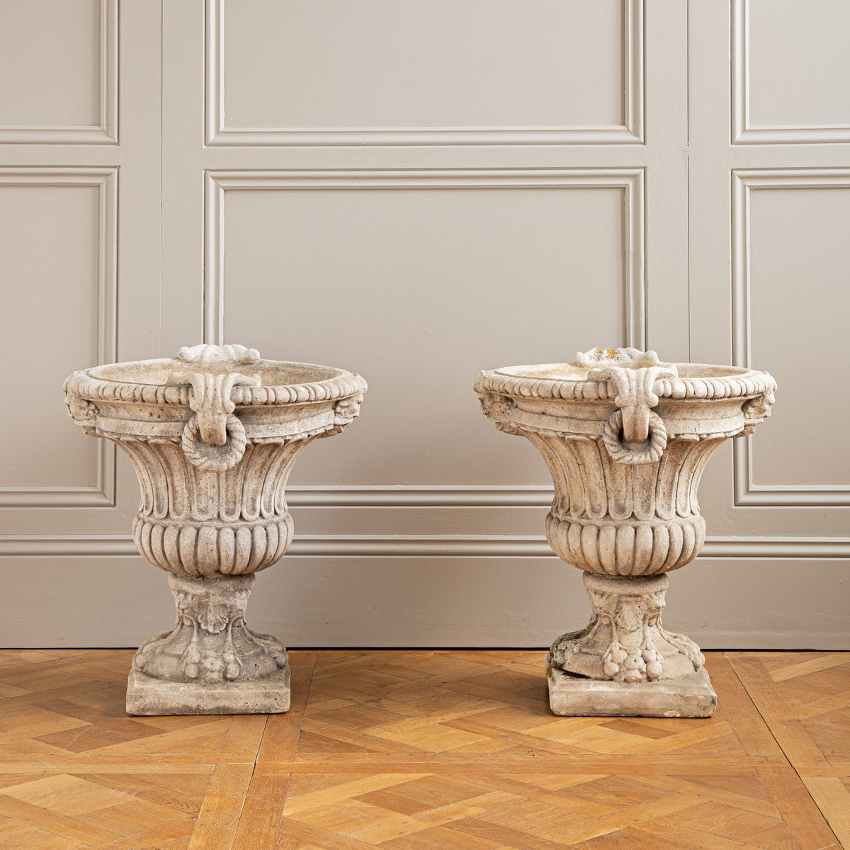 Pair Of Decorative Italian Garden Urns In Reconstituted Stone, Circa Mid 1900's - La Maison London