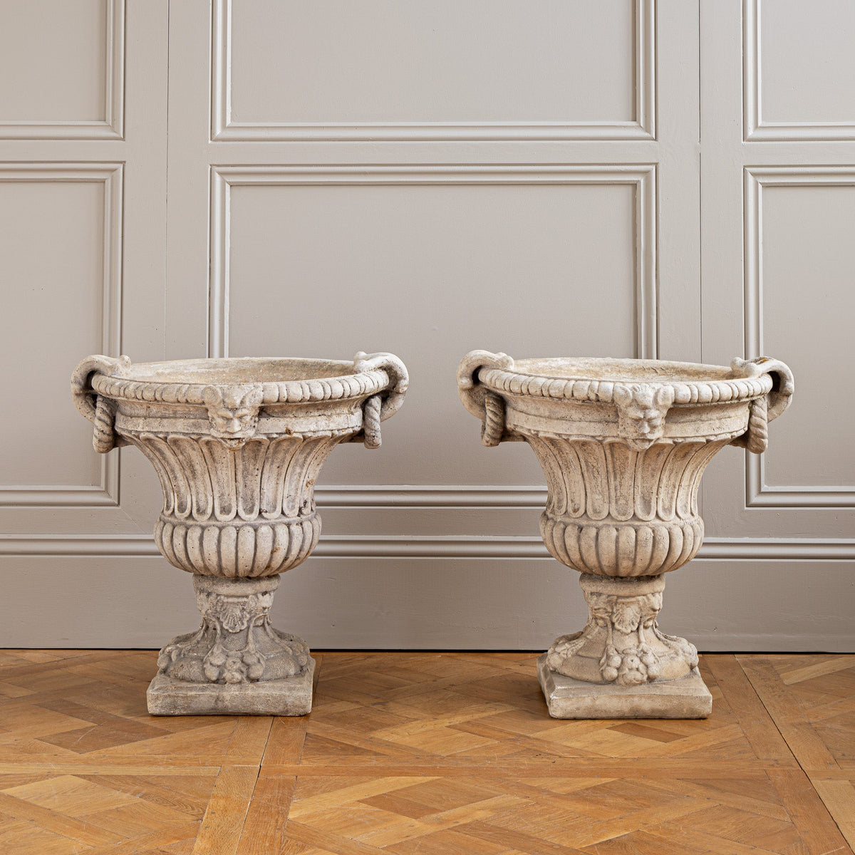 Pair Of Decorative Italian Garden Urns In Reconstituted Stone, Circa Mid 1900's - La Maison London