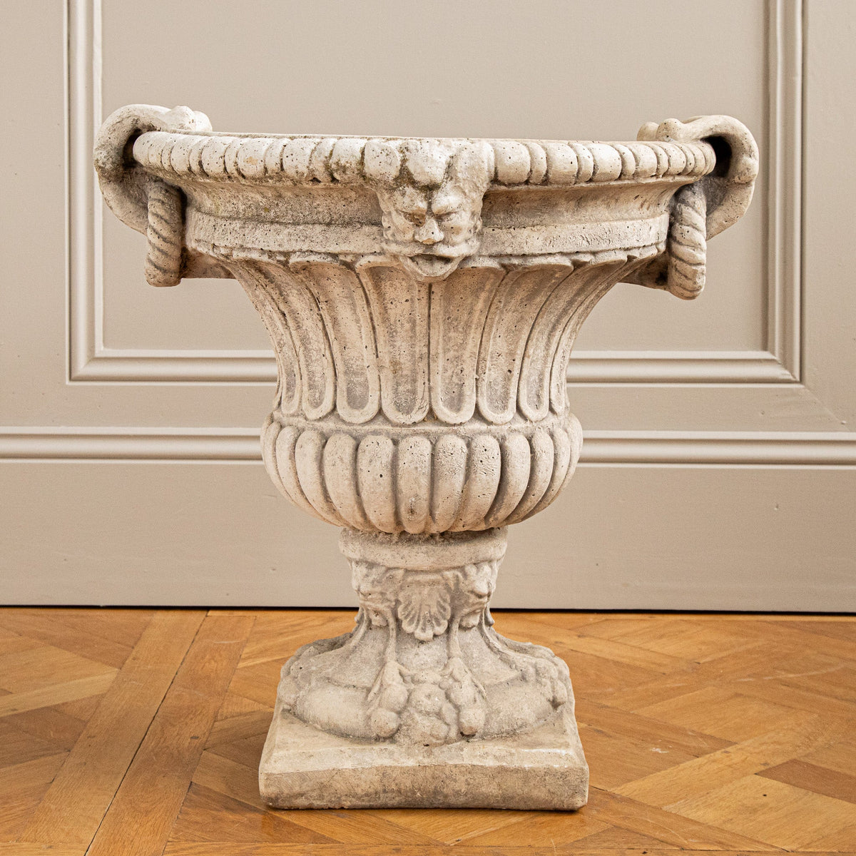 Pair Of Decorative Italian Garden Urns In Reconstituted Stone, Circa Mid 1900's - La Maison London