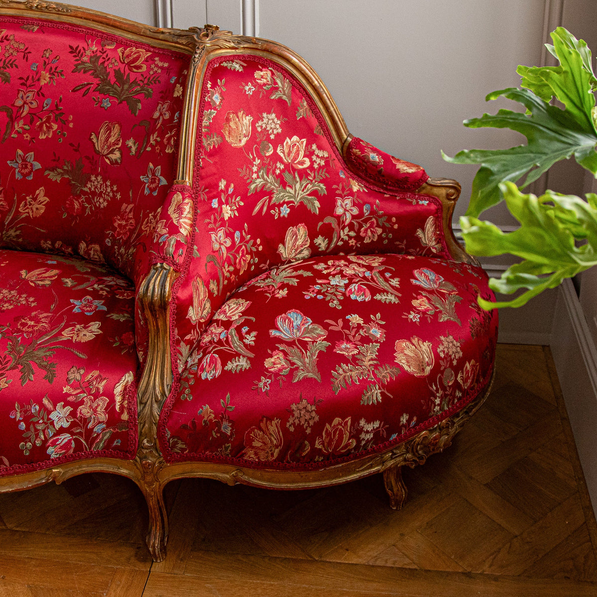 talian Large Giltwood LXV Style Confidente Sofa, Circa Early 1900's I - La Maison London