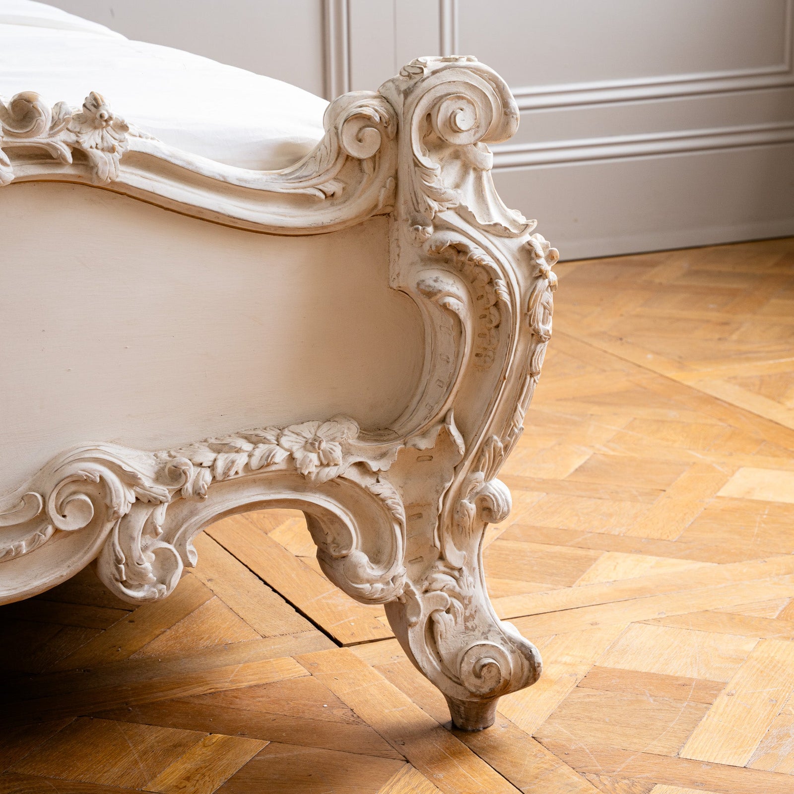 The Cherub Bed - La Maison London
