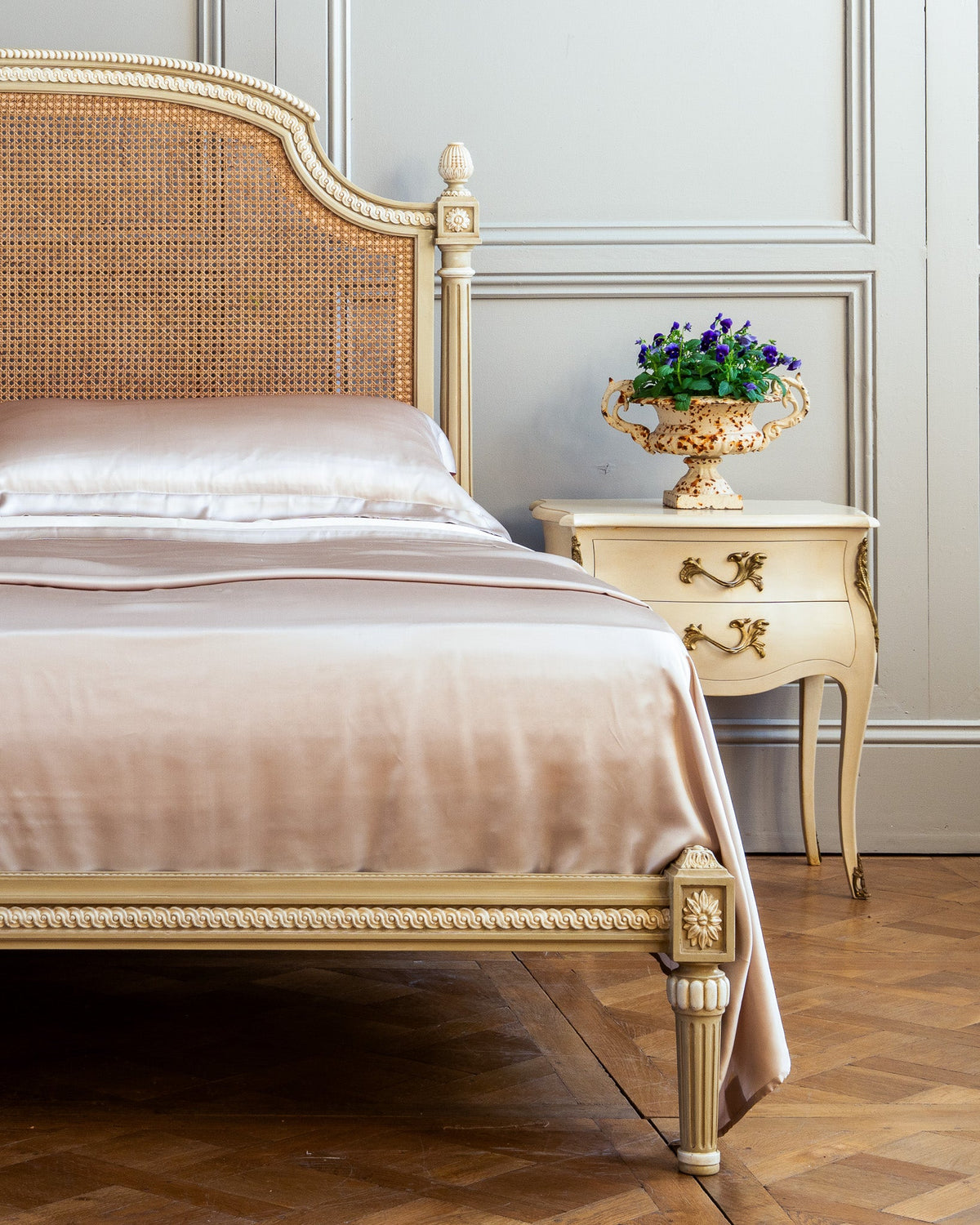 The Chevalier Bed - La Maison London