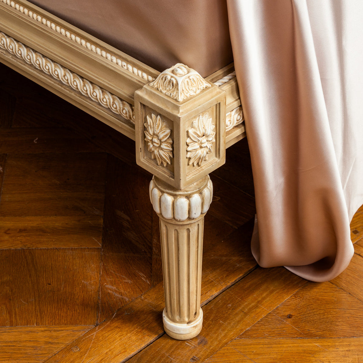 The Chevalier Bed - La Maison London