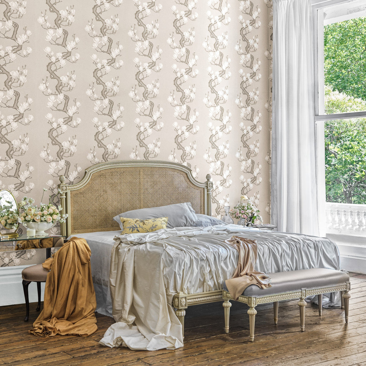 The Chevalier Bed - La Maison London