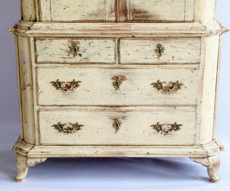 18th Century Gustavian Yellow Swedish Display Cabinet - La Maison London