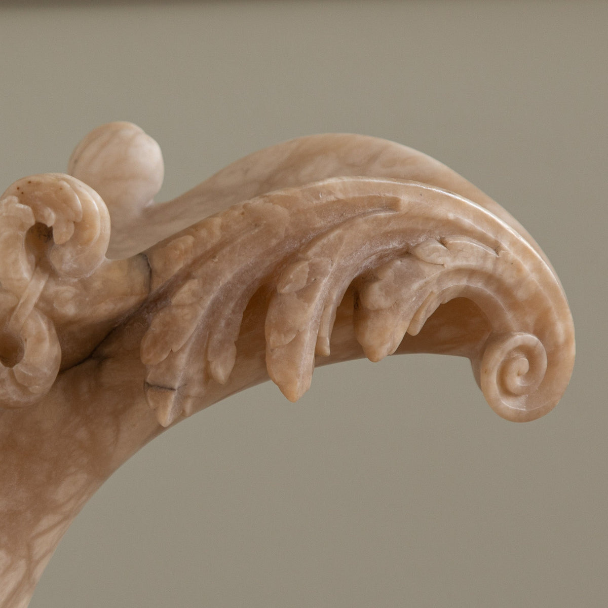 Large 19th Century Decorative Pair Of Alabaster Marble Jugs/Pitchers On Plinths - La Maison London