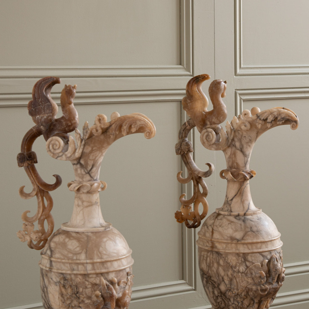 Large 19th Century Decorative Pair Of Alabaster Marble Jugs/Pitchers On Plinths - La Maison London