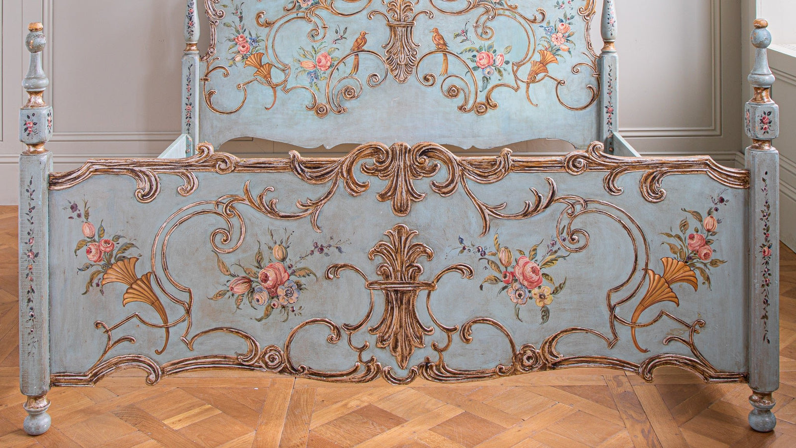 Large Venetian Bed With Original Hand Painted & Gilt Wood Finish - La Maison London