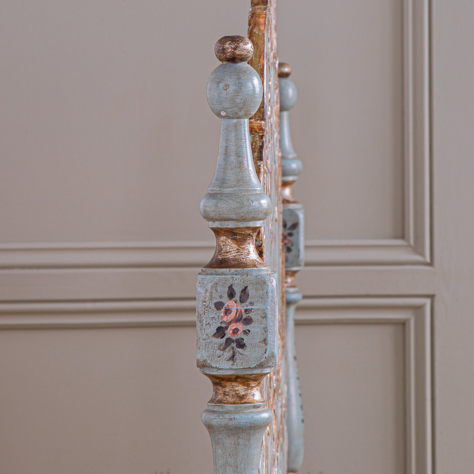 Large Venetian Bed With Original Hand Painted & Gilt Wood Finish - La Maison London