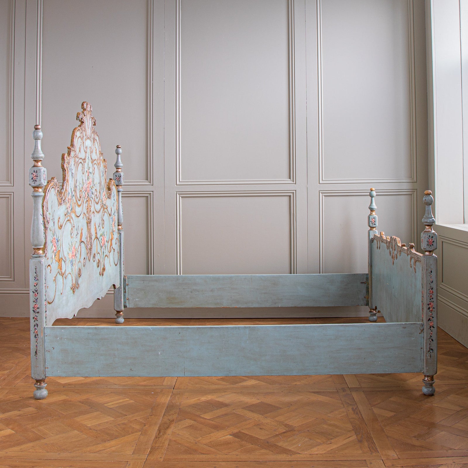 Large Venetian Bed With Original Hand Painted & Gilt Wood Finish - La Maison London