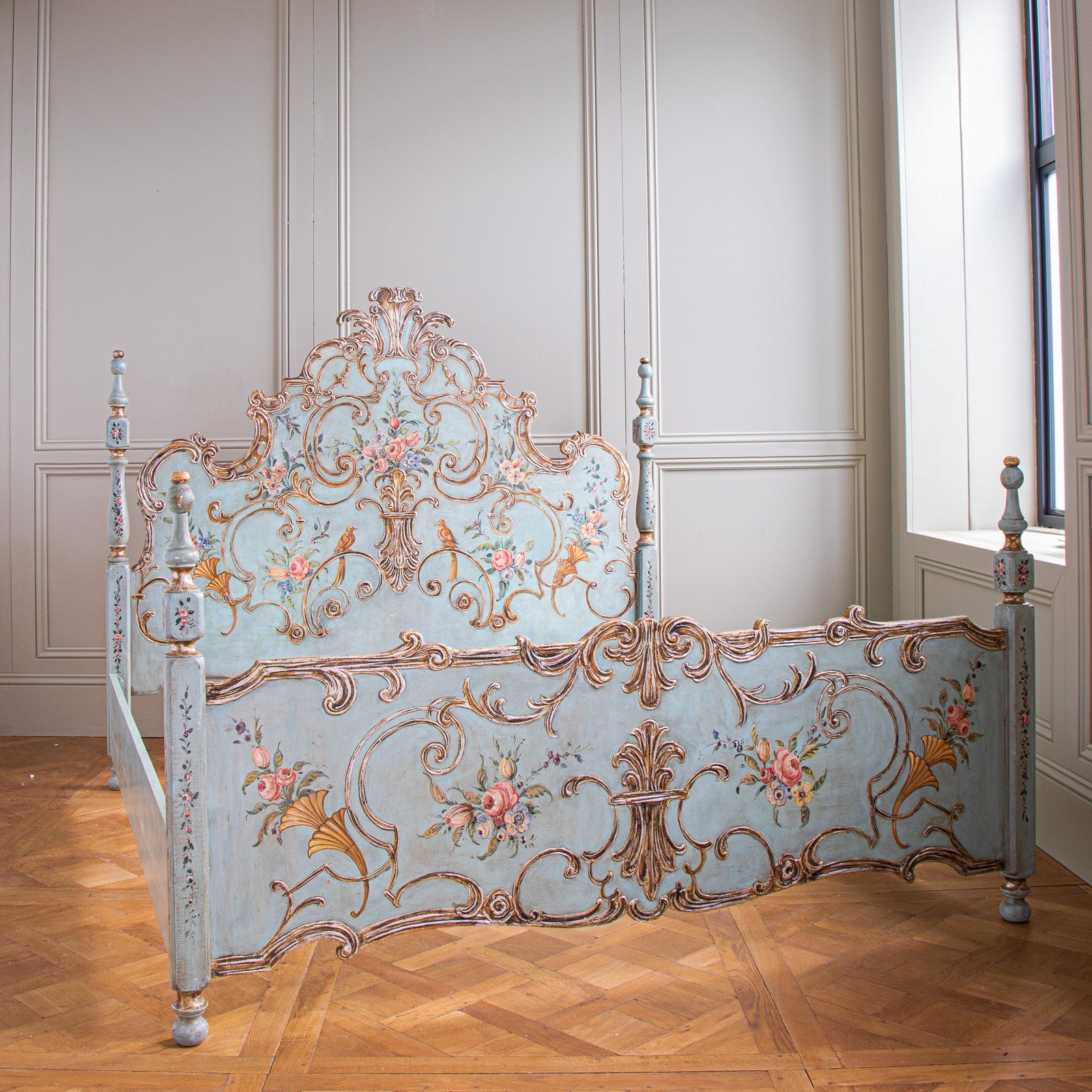 Large Venetian Bed With Original Hand Painted & Gilt Wood Finish - La Maison London