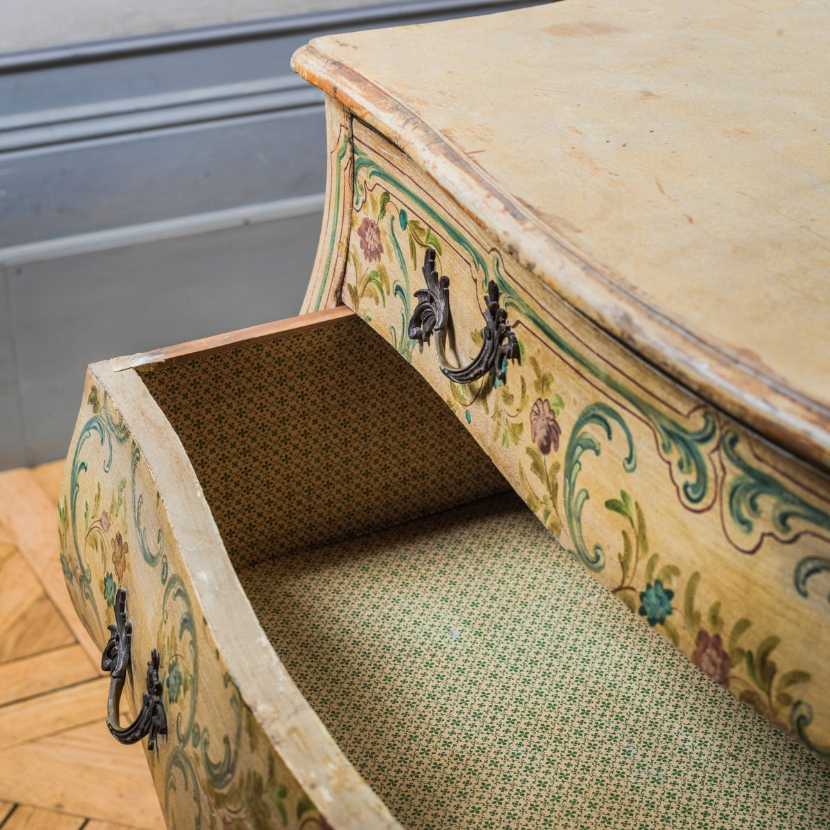 Louis XV Style Venetian Painted Bombe Chest Of Drawers - La Maison London