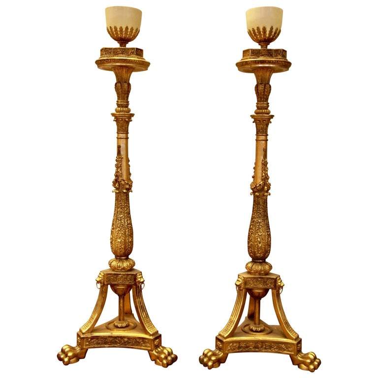 Torchères En Bois Doré De Style Louis XVI