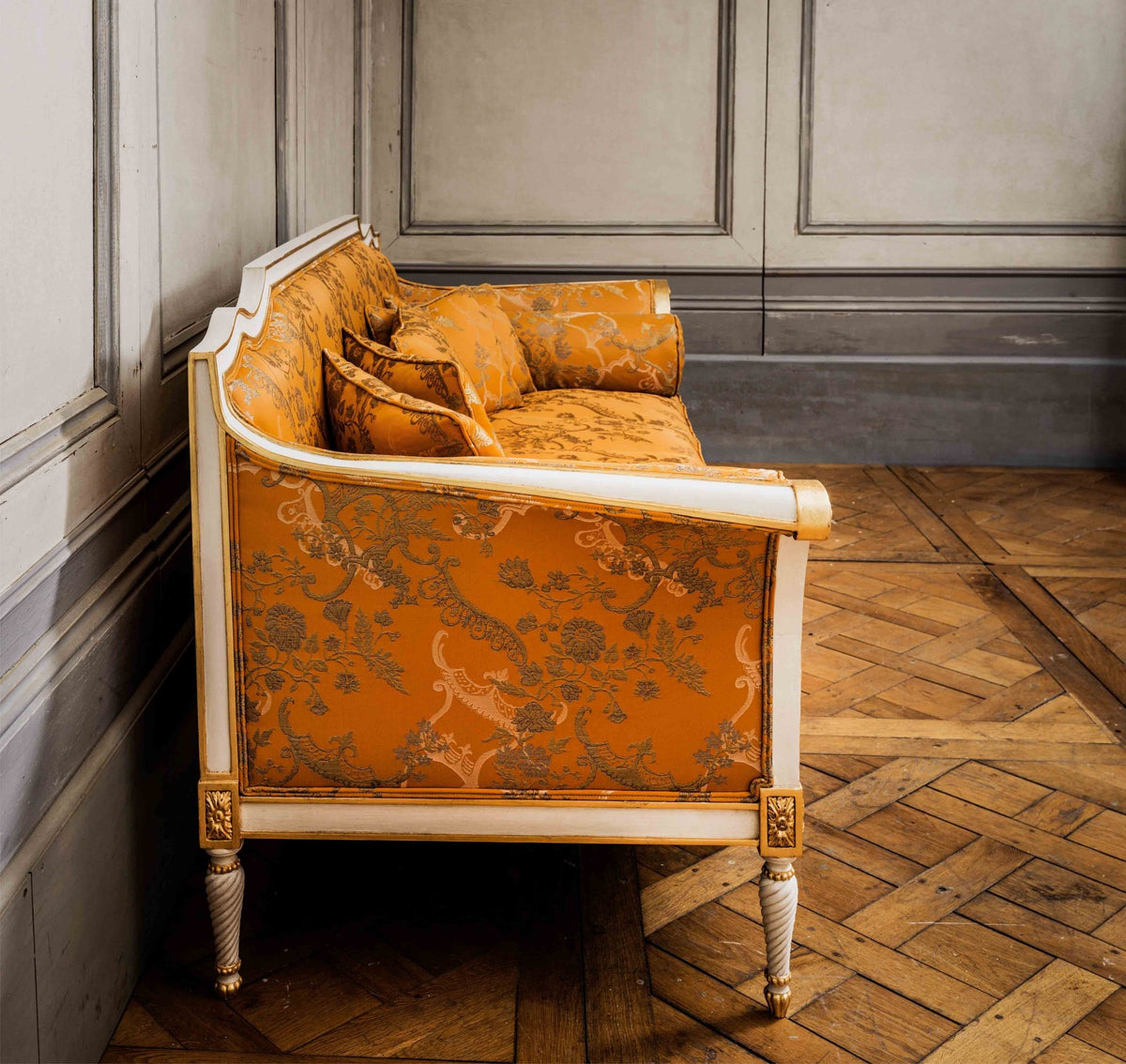 Louis XVI style sofa Crosse Renversée - La Maison London